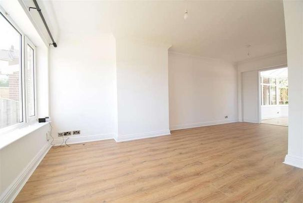 Hall Cliffe Grove, Horbury, WF4 - Photo 1