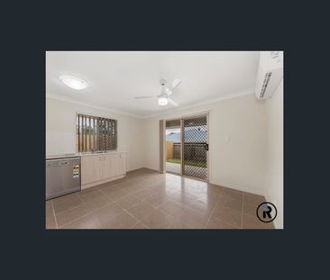 Two Bedroom Duplex with Air Conditioning - Photo 3