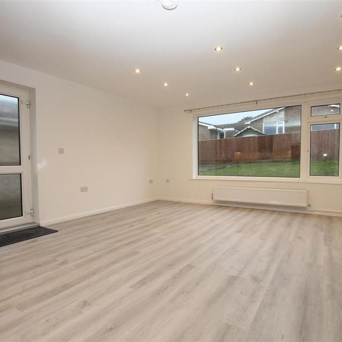 3 bedroom detached bungalow to rent - Photo 1