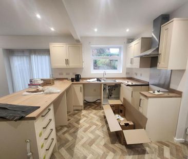 3 bedroom semi-detached house to rent - Photo 4