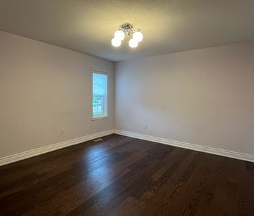 For Lease - 341 Tower Hill Road, Richmond Hill, Ontario - Photo 4