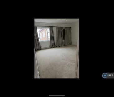 3 bedroom flat to rent - Photo 5