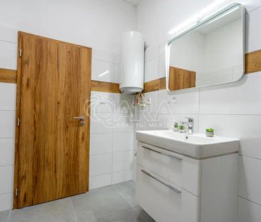 Pronájem zrekonstruovaného bytu 2+kk, Úpice - Fotografie 3