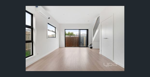 The Pefect Townhouse! - Photo 1