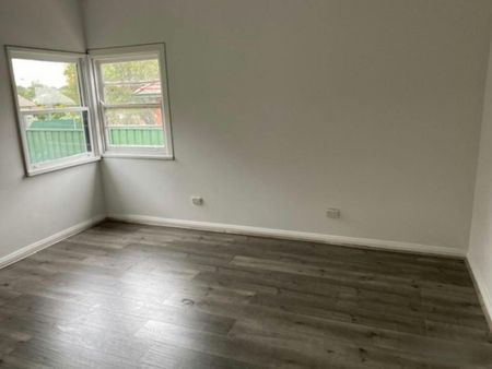 SPACIOUS THREE BEDROOM HOME IN A SOUGHT AFTER LOCATION - Photo 2