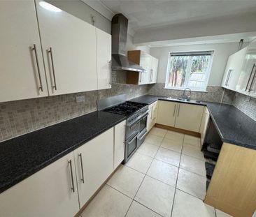 3 Bedroom House - Fort Road, Southampton - Photo 5