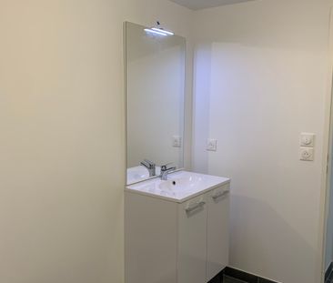 Location Appartement 2 pièces 46m² LES ANGLES 30133 - Photo 5