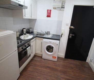 Flat 5, 30 Kelso Road, LS2 9PR, Leeds - Photo 3
