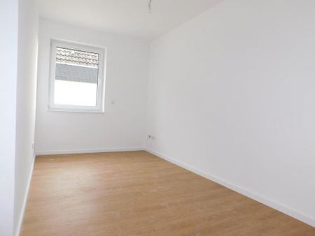 Schöne moderne 3-Zimmer-Wohnung mit Terrasse - Photo 2