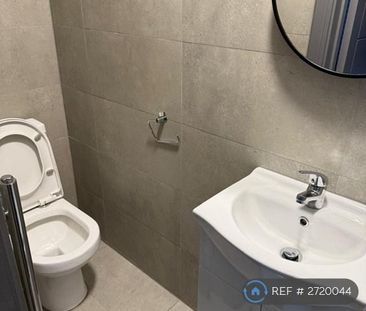 1 bedroom in a house share to rent - Photo 5