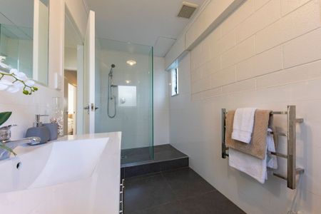 Make this home your castle! - Photo 4