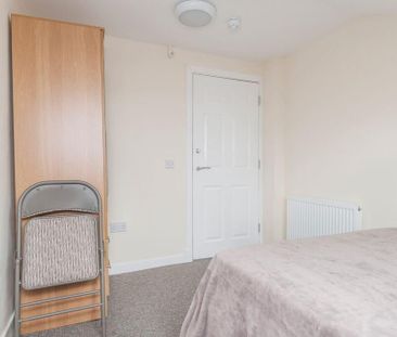 8 bedroom flat share to rent - Photo 1