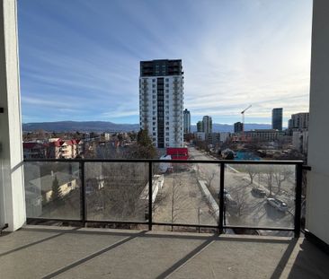 Downtown – Top Floor 2 bed, 1 bath – Avail. Now - Photo 6