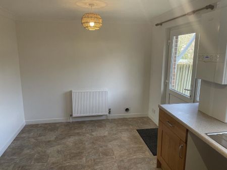 2 bedroom semi-detached house to rent - Photo 3