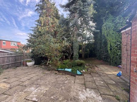 1 bedroom in a house share to rent - Photo 3