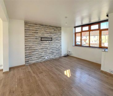 3 bedroom end of terrace house to rent - Photo 2