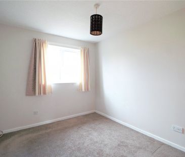 Reeves Close, - Photo 2