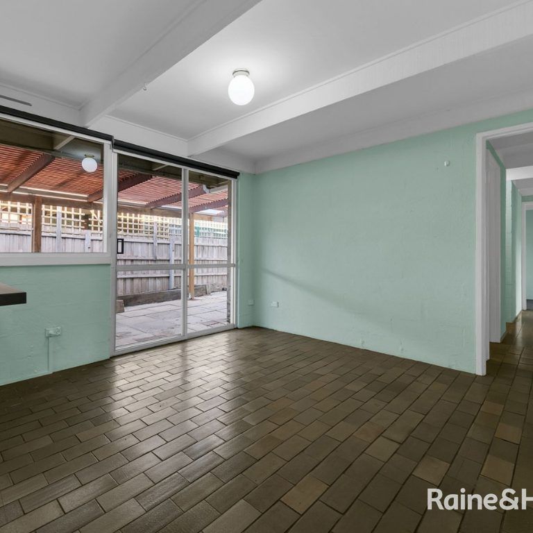 Natural Light & Leafy Vibe - Photo 1