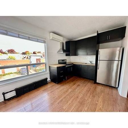 CUTE AND CHARMING 1 BED UPPER FLR UTILITIES INCLD - Photo 3