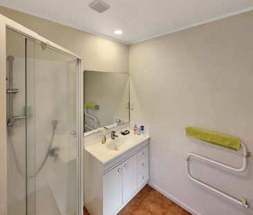Spacious 3-Bedroom Home in Desirable Golflands - Photo 3
