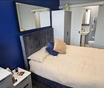 1 bedroom in a house share to rent - Photo 3