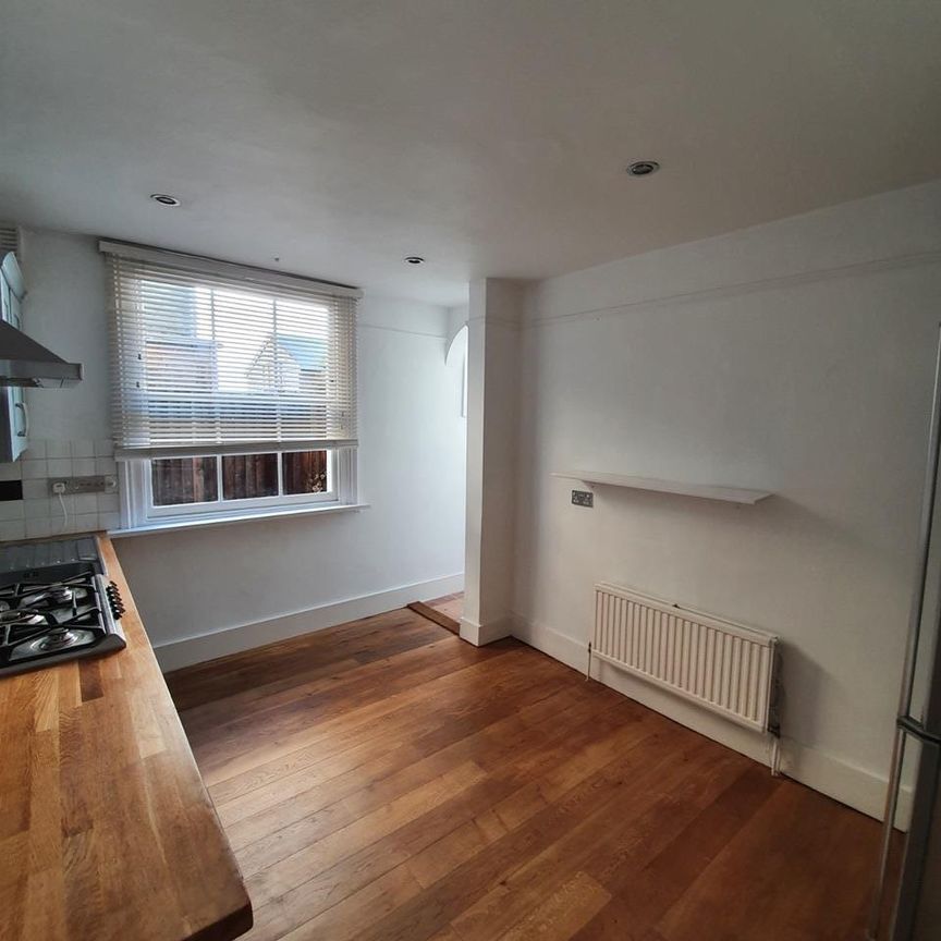 2 Bed Flat, St. Anns Road, SW13 - Photo 1