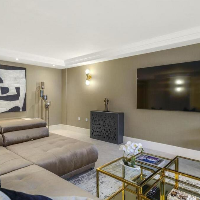 5 bedroom flat to rent - Photo 1
