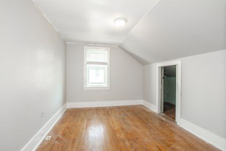 43 River Rd, Welland - 2 Bedroom Upper Unit - Photo 3