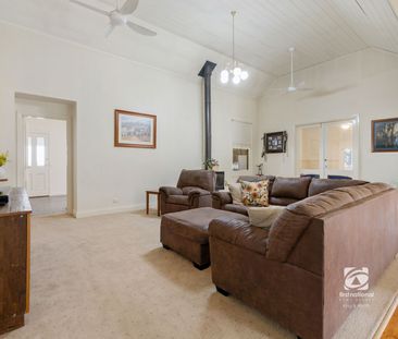 LARGE SHED - FARM LIVING - Photo 1