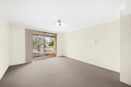 Modern 1-Bedroom Apartment in the Popular Tivoli Gardens Complex - Photo 3