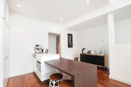 Spacious Townhouse in the Heart of Richmond - Photo 2