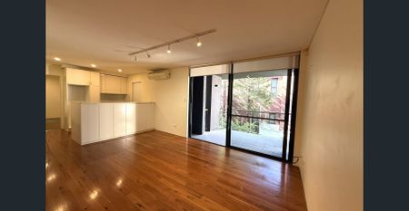 Modern, spacious and perfectly positioned in the heart of Redfern - Photo 2