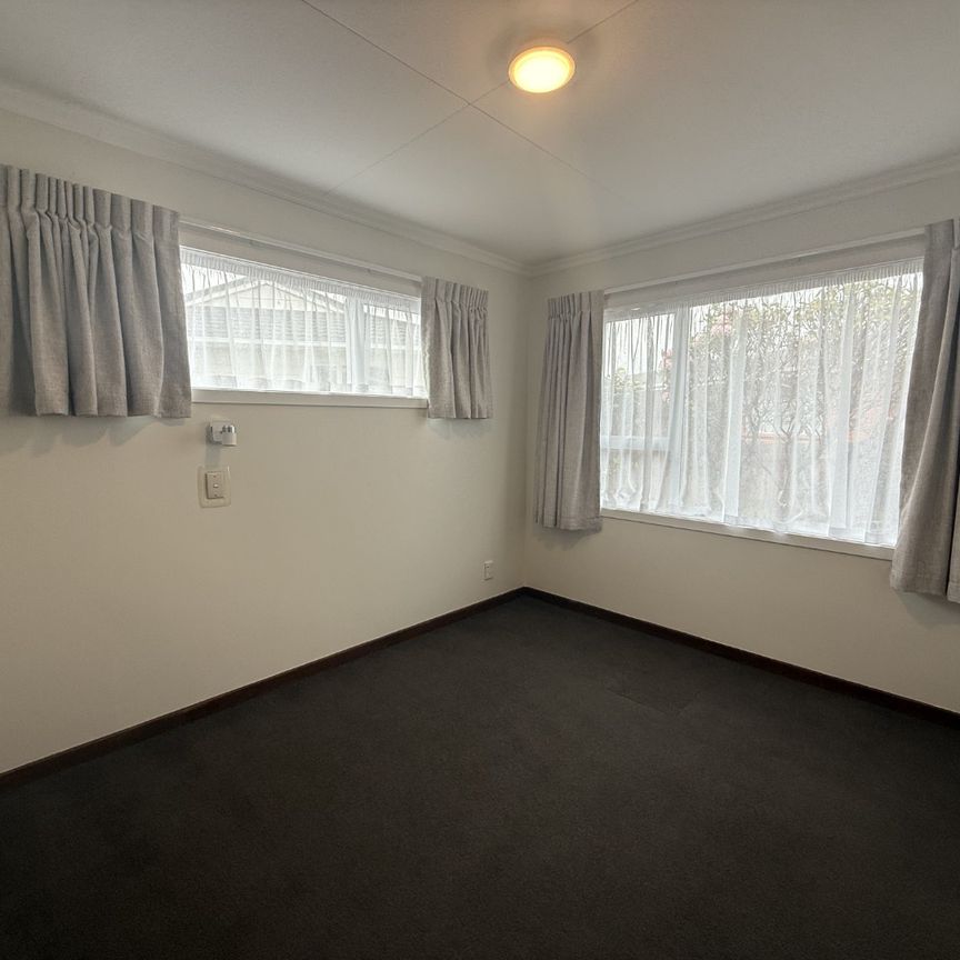 Spacious 3-Bedroom Home for Rent in Saint Kilda - Photo 1