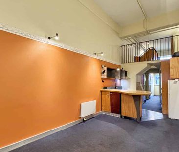 Welcome home to 1M/51 Webb Street - Photo 1