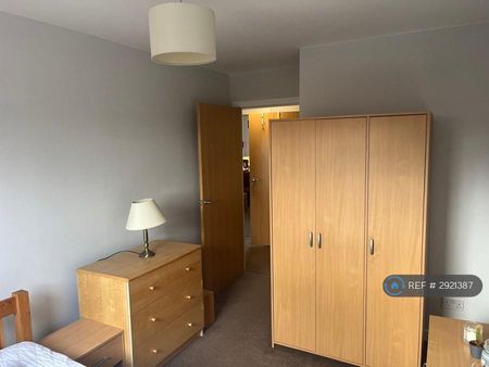 2 bedroom flat to rent - Photo 3