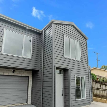 Style and Location - Photo 4