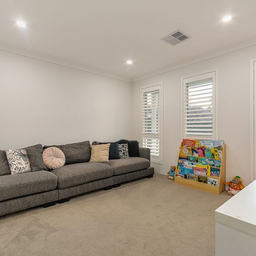 Picture-Perfect Coastal Home – Stylish and Low Maintenance! - Photo 1