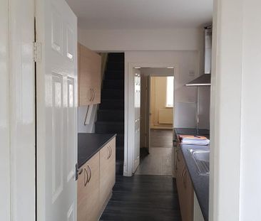 2 bedroom terraced house to rent - Photo 2