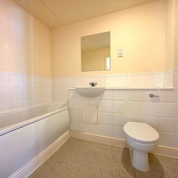East Stour Way, Ashford, TN24 0SX - Photo 1