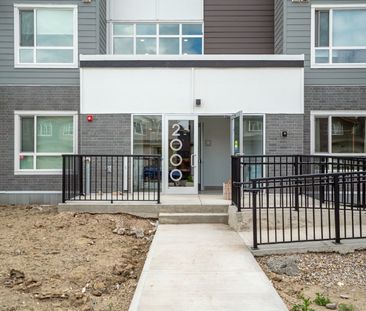 2416-33 Carringham Gate Nw - Photo 3