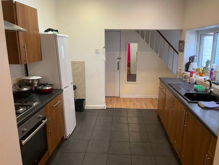 4 bedroom terraced house to rent - Photo 3