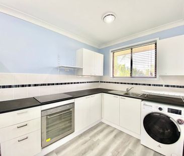 ONE BEDROOM GRANNY FLAT UPSTAIRS ABOVE GARAGE - WATER USAGE INCLUDE... - Photo 4