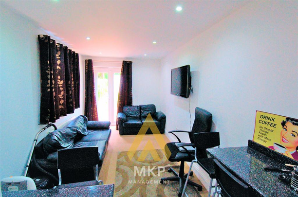 7 bedroom terraced house to rent - Photo 1