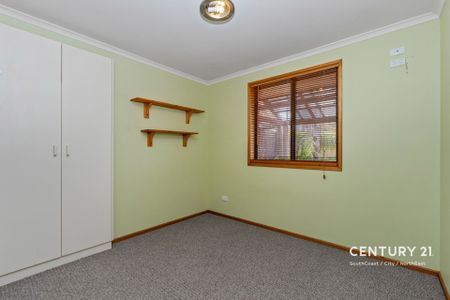 Spacious Family Home in a Prime Coastal Location - Photo 5