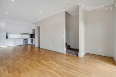 Prime Location!! - Photo 2
