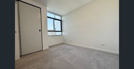 Spacious Two Bedroom Two Bathroom with Carspace - Photo 4