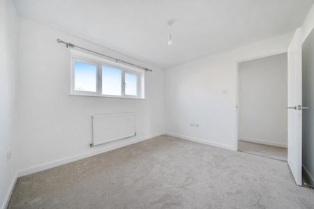 4 bedroom end of terrace house to rent - Photo 5