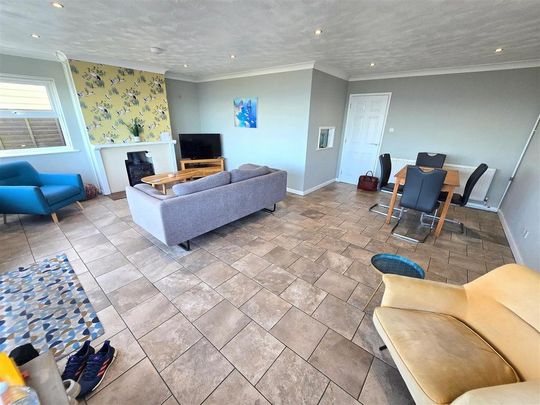 2 bedroom detached bungalow to rent - Photo 1