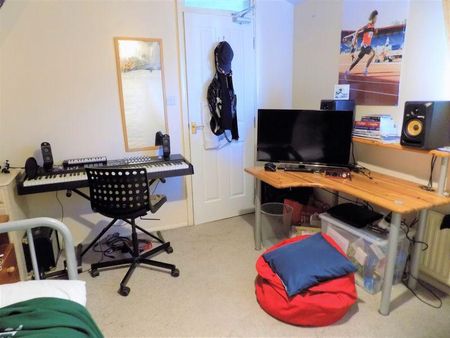 4 bedroom terraced house to rent - Photo 2