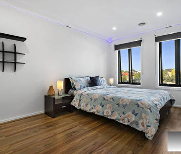 A Captivating Family Haven of Elegance and Comfort - Photo 3